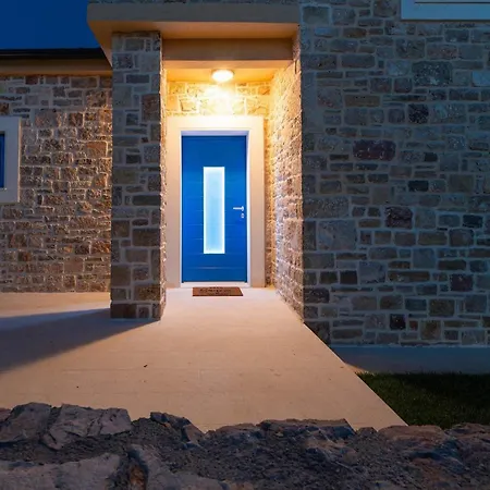 بيت للعطل Banovi