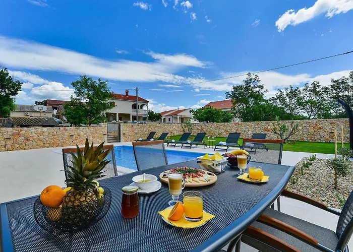 بيت للعطل Banovi *